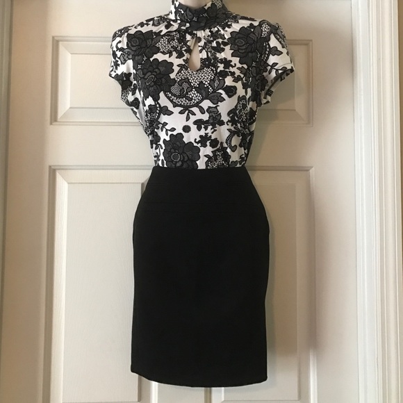 Black studio stretch natural waist pencil skirt.
