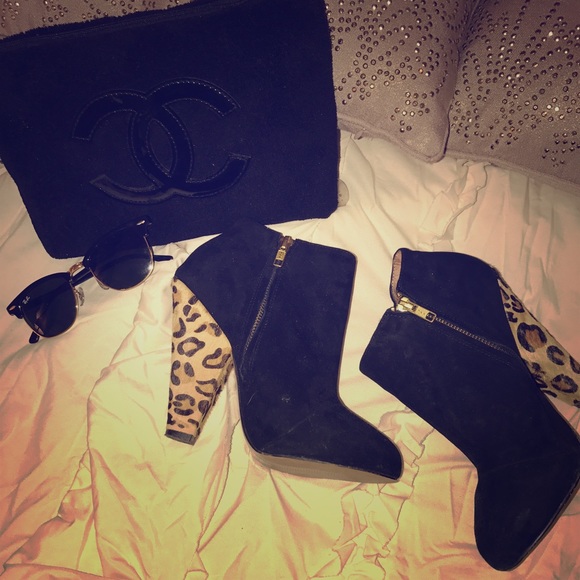 Aldo suede leopard heel black zip ankle booties
