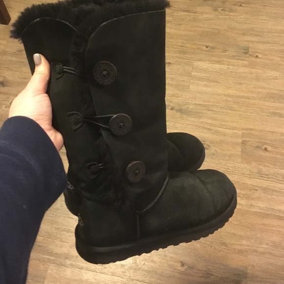 Ugg Black  Bailey Button Triplet.