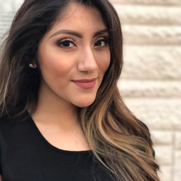 Meet your Posher, Noemy