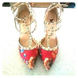 Beautiful flower patern heels