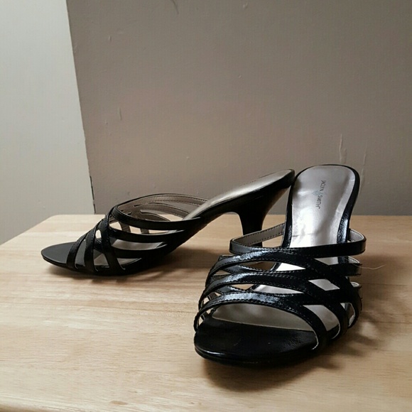 Black heel sandles 3" sz 6