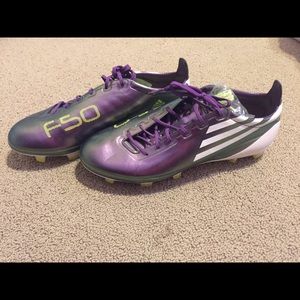 Adidas Ultra Light Soccer Cleats (Female, Size 9)