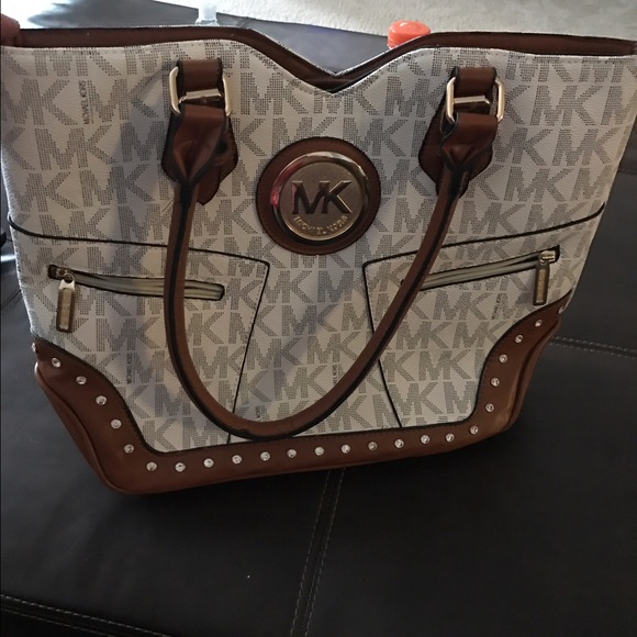 💖MK fashion purse -not real was given as a gift
