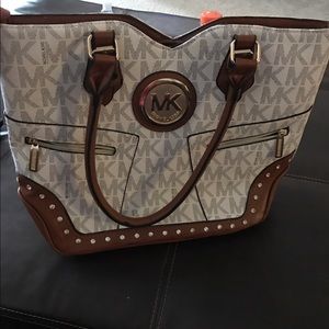💖MK fashion purse -not real was given as a gift