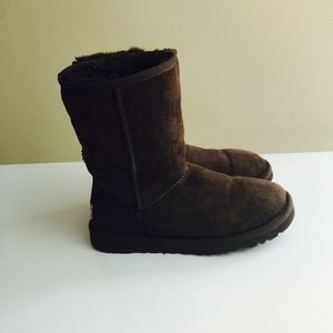 Brown Uggs size 5.