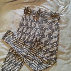 *MUST GO* PINK geometric print leggings