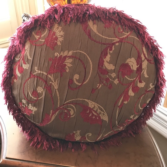 Decorative pillow - Picture 1 of 4