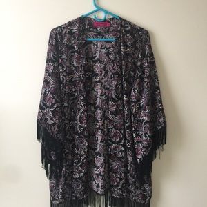 NWOT Boohoo kimono with paisley design