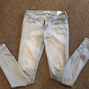 Size 3R Light wash Hollister Skinny Jeans