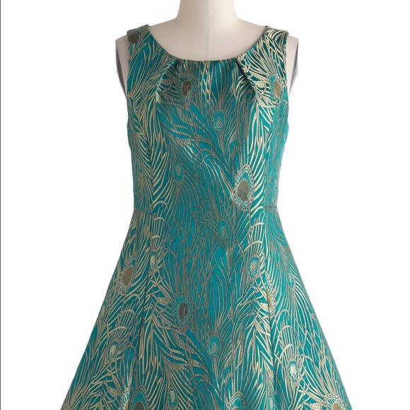 ISO Modcloth Aviary Engagement dress in size M/6 - Picture 1 of 1