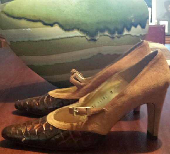 Pumps - Picture 2 of 2