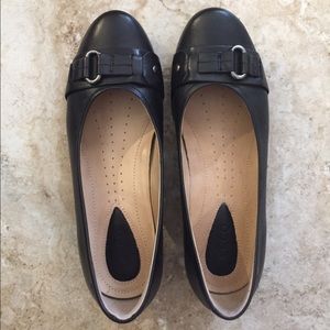 Black Ecco Flats