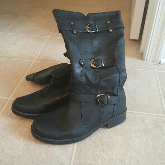 Shoes for sale  $20 and below - Picture 4 of 4