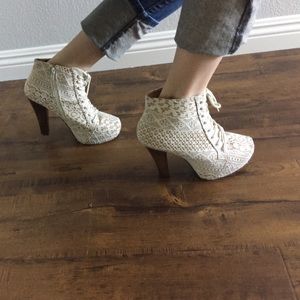 Lace platform wedges 💕final markdown!