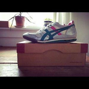 Brand: Tiger Size: 7.5