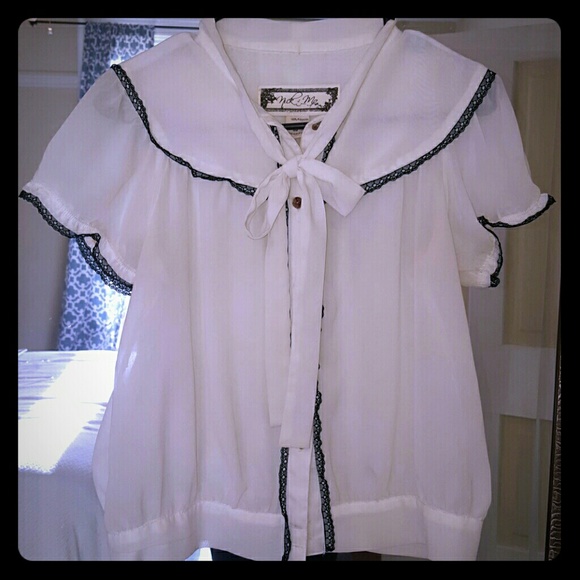 Victorian white with black lace peasant top w bow