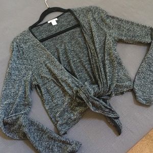 Black, bar lll shrug