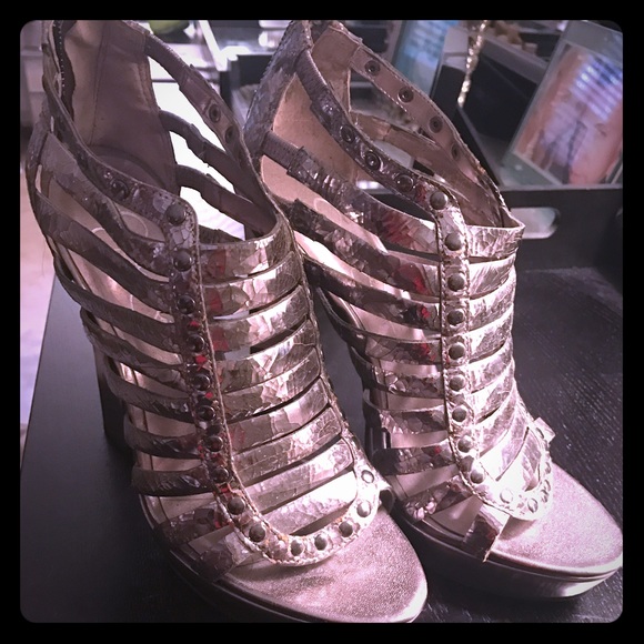 Jessica Simpson pumps
