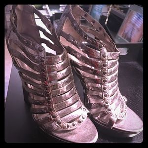 Jessica Simpson pumps