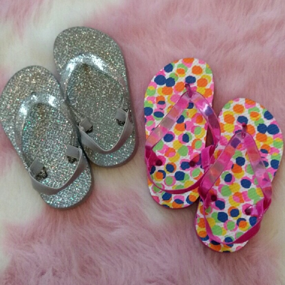 2 pair of Flip Flops! - Picture 2 of 4