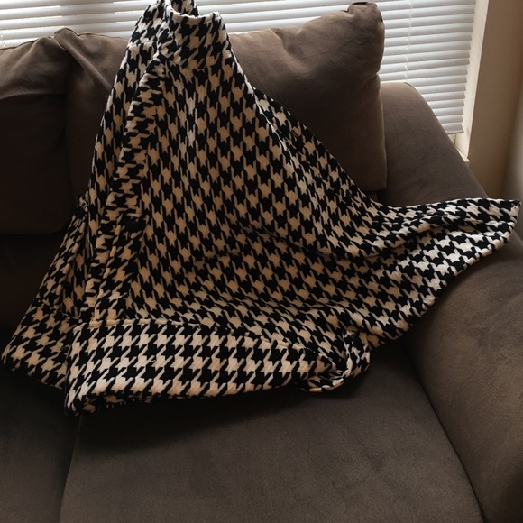 Cape - Picture 2 of 4