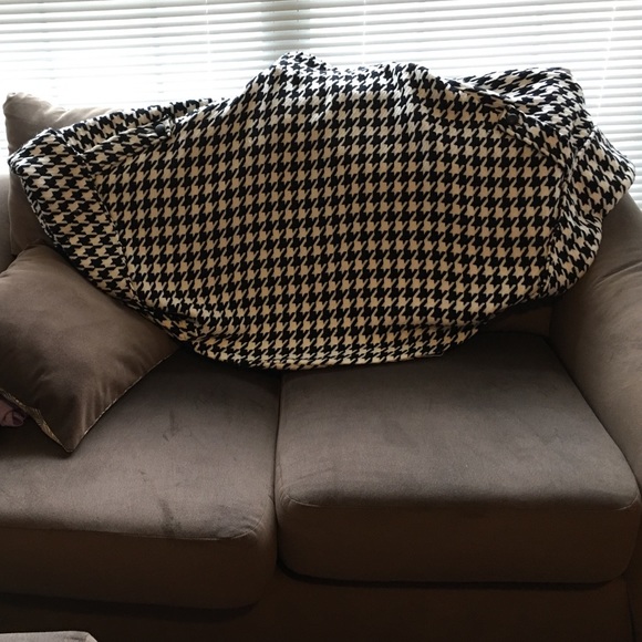 Cape - Picture 3 of 4