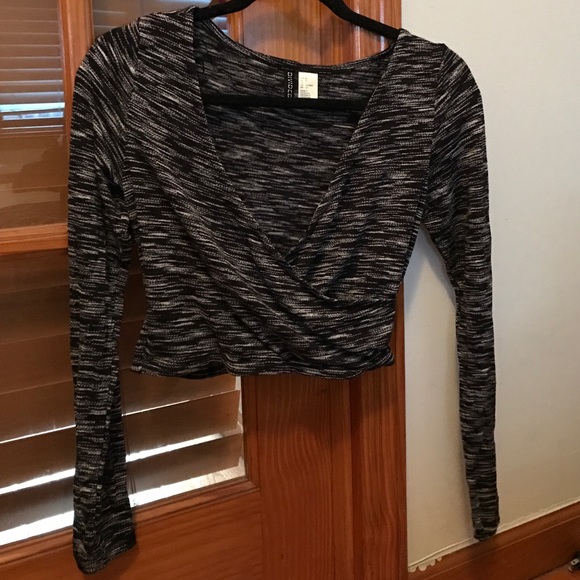Low cut crop top