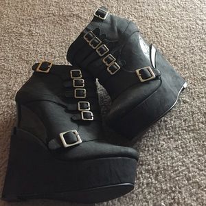 💋💯💞Black 6 inch wedged heel booties