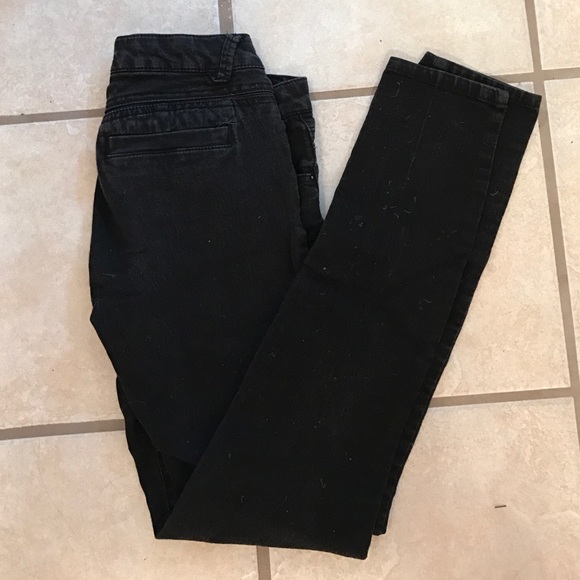 Must have black skinny jeans ‼️