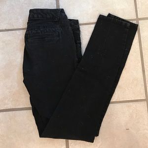 Must have black skinny jeans ‼️