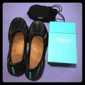 Size 7 Tieks, matte black