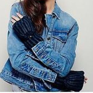 Free People Black Gray Arctic Pop Top Knit Gloves