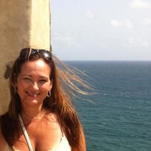 Meet your Posher, Lara