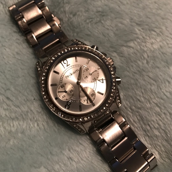 Watch - Picture 2 of 3