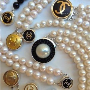 Real CHANEL button pearl bracelet