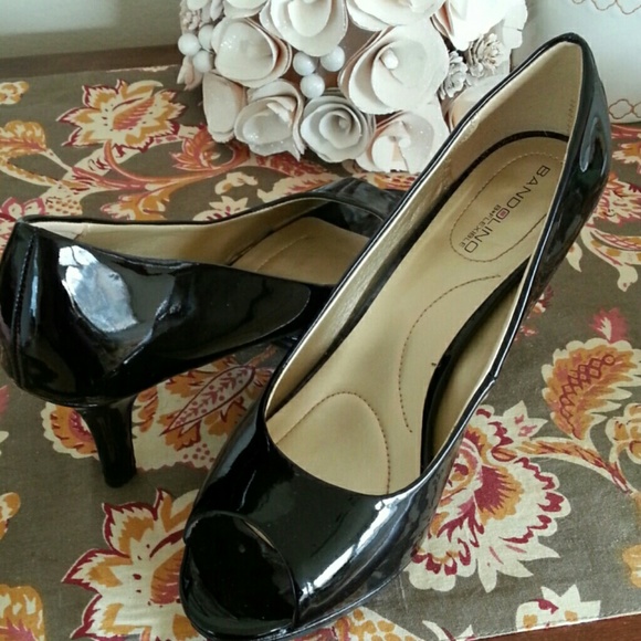 Bandolino B Flexible Patent leather peep toes