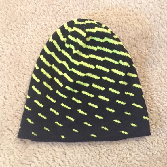 Reversible Nike beanie golf hat - Picture 2 of 3
