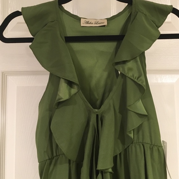 Sexy green top - Picture 2 of 2