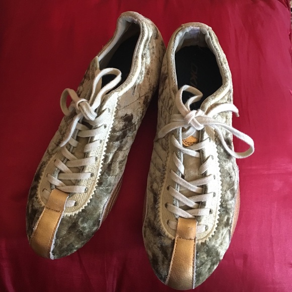 💥⚡️DKNY sneakers 👟 size 6