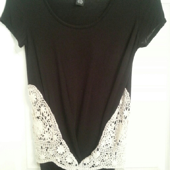 Blouse with lace