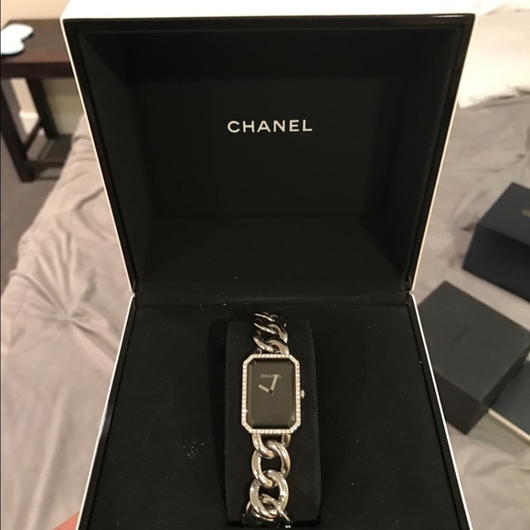 Chanel watch with box and card of authenticity. - Picture 2 of 2