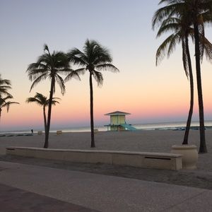 Meet your Posher, Tee