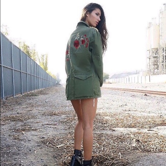 🔺SOLD🔺Coming up Roses Military Jacket - Picture 2 of 4