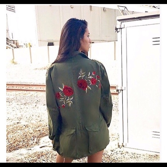 🔺SOLD🔺Coming up Roses Military Jacket - Picture 3 of 4