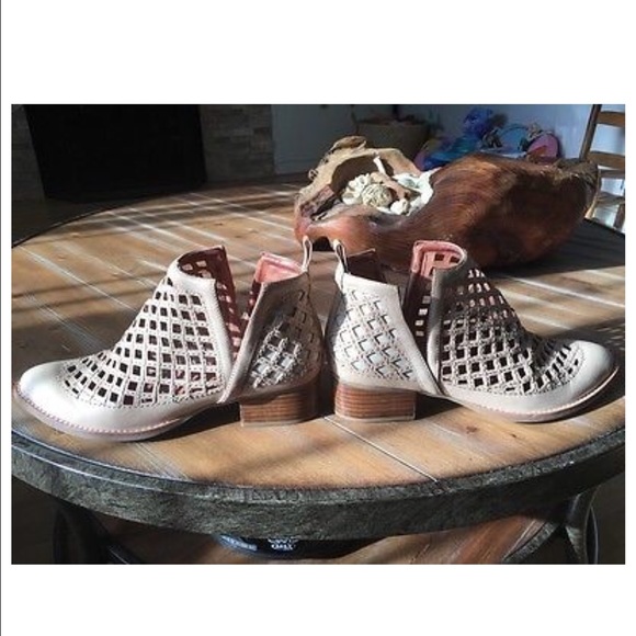 Jeffrey Campbell Booties  size 8