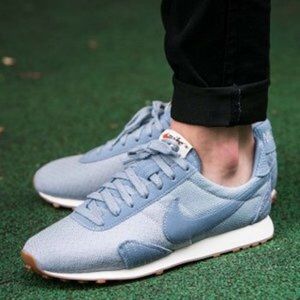 Brand new Nike racing Vintage shoes