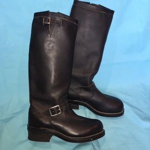 Chippewa unisex motorcycle boots.
