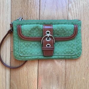 Coach Wristlet❣️