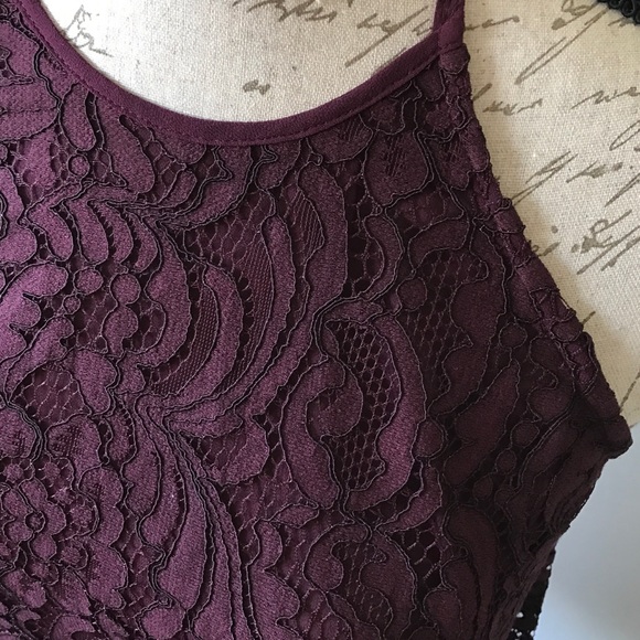 Only 1 Sz L left! Cropped Lace Halter Tank - Picture 4 of 4
